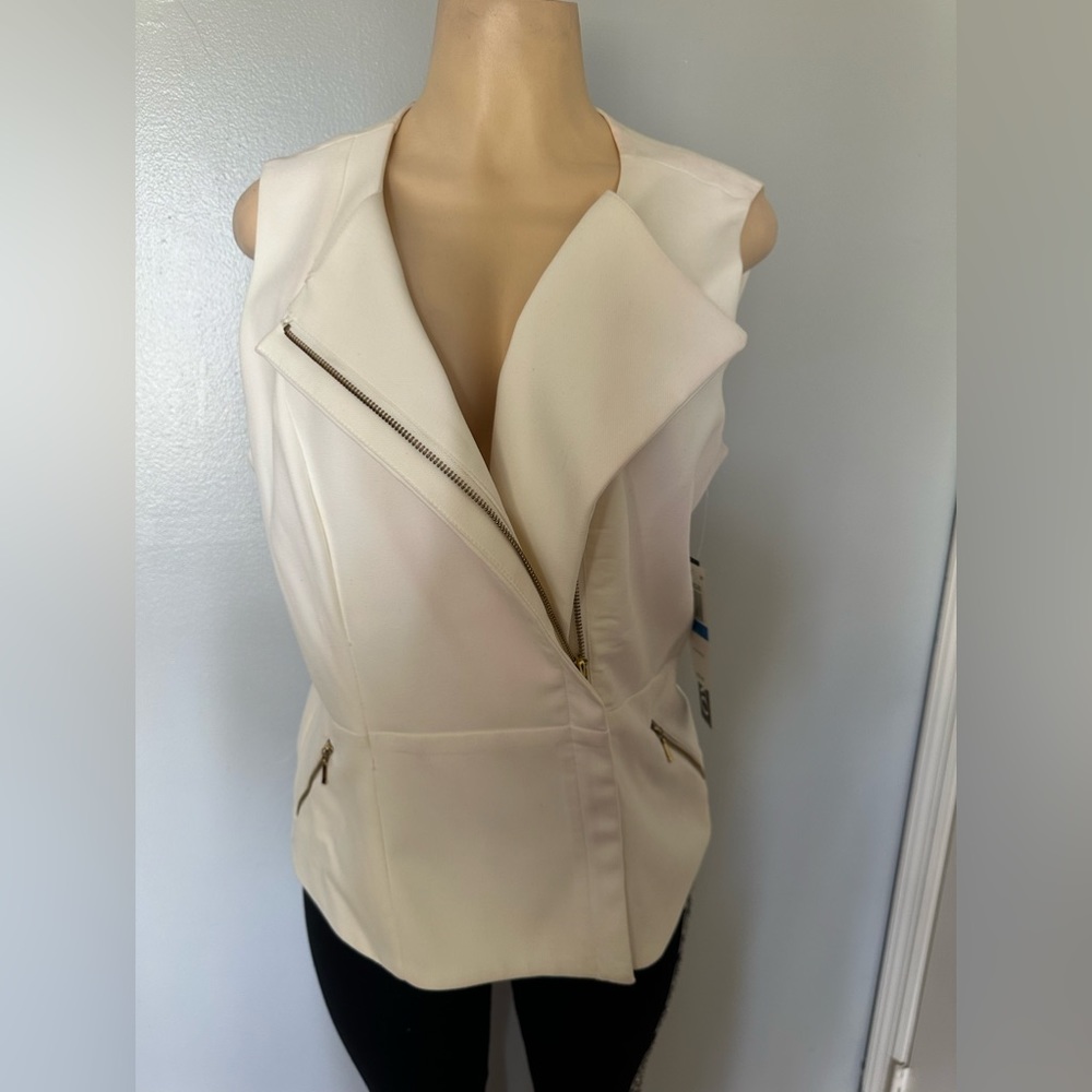 Brand new xoxo short sleeve white blazer